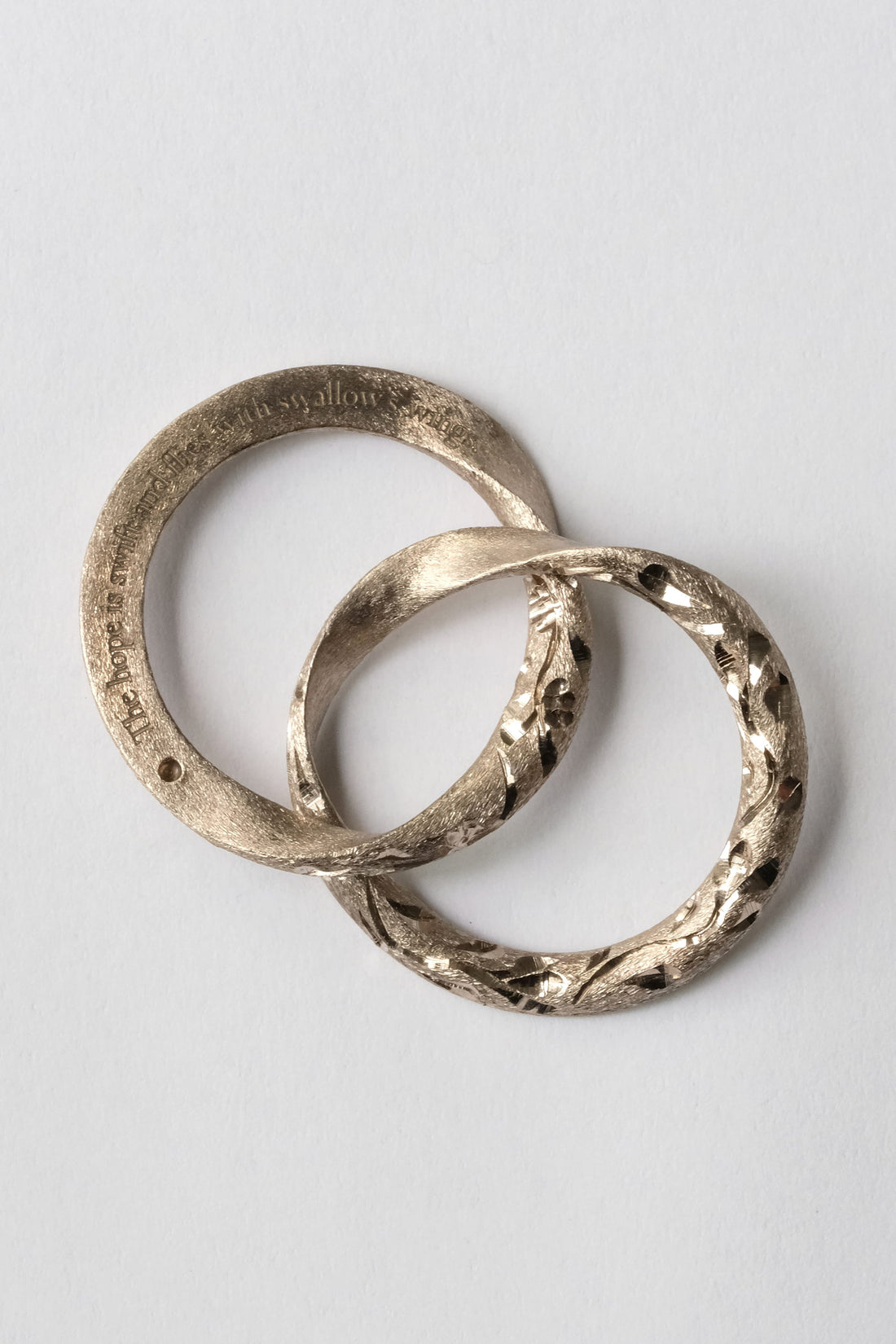 Gimmel White Gold Engraved Ring