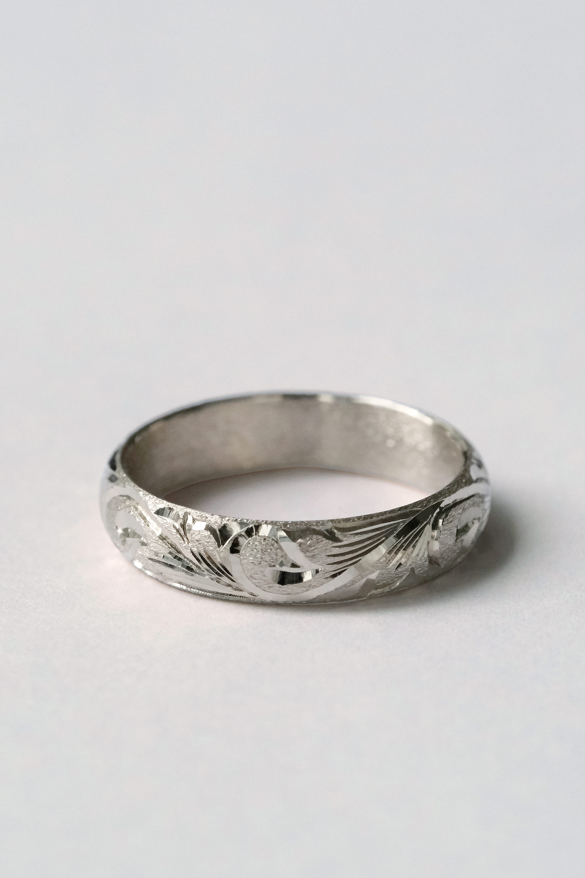 Arabesque White Gold Band Ring – SIXTH NIGHT