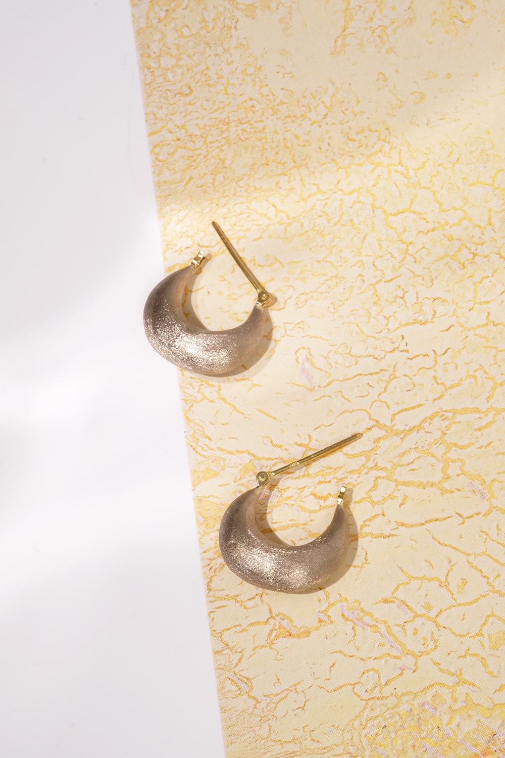 Arc White Gold Earrings