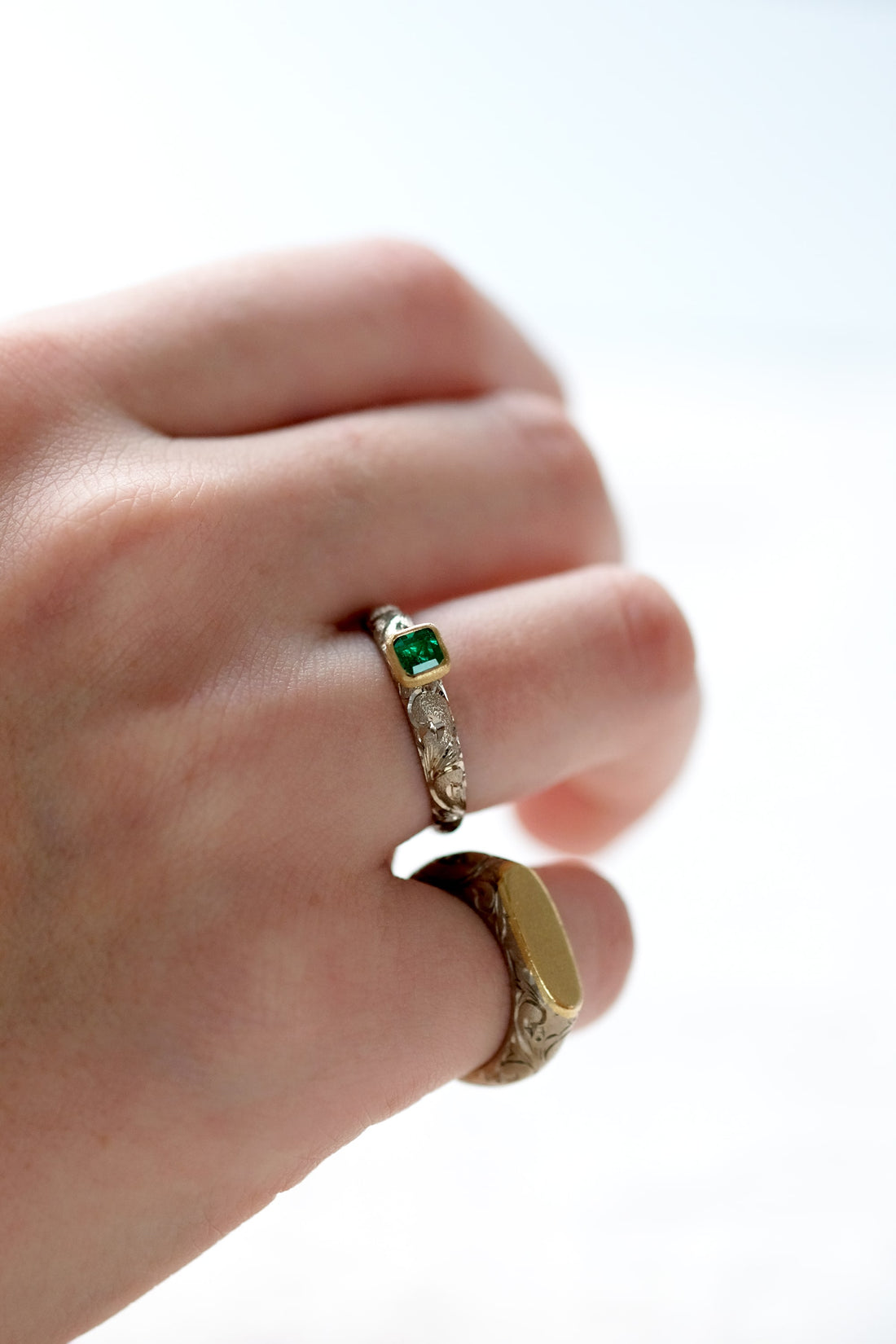 Pillar Emerald Ring (BL02)