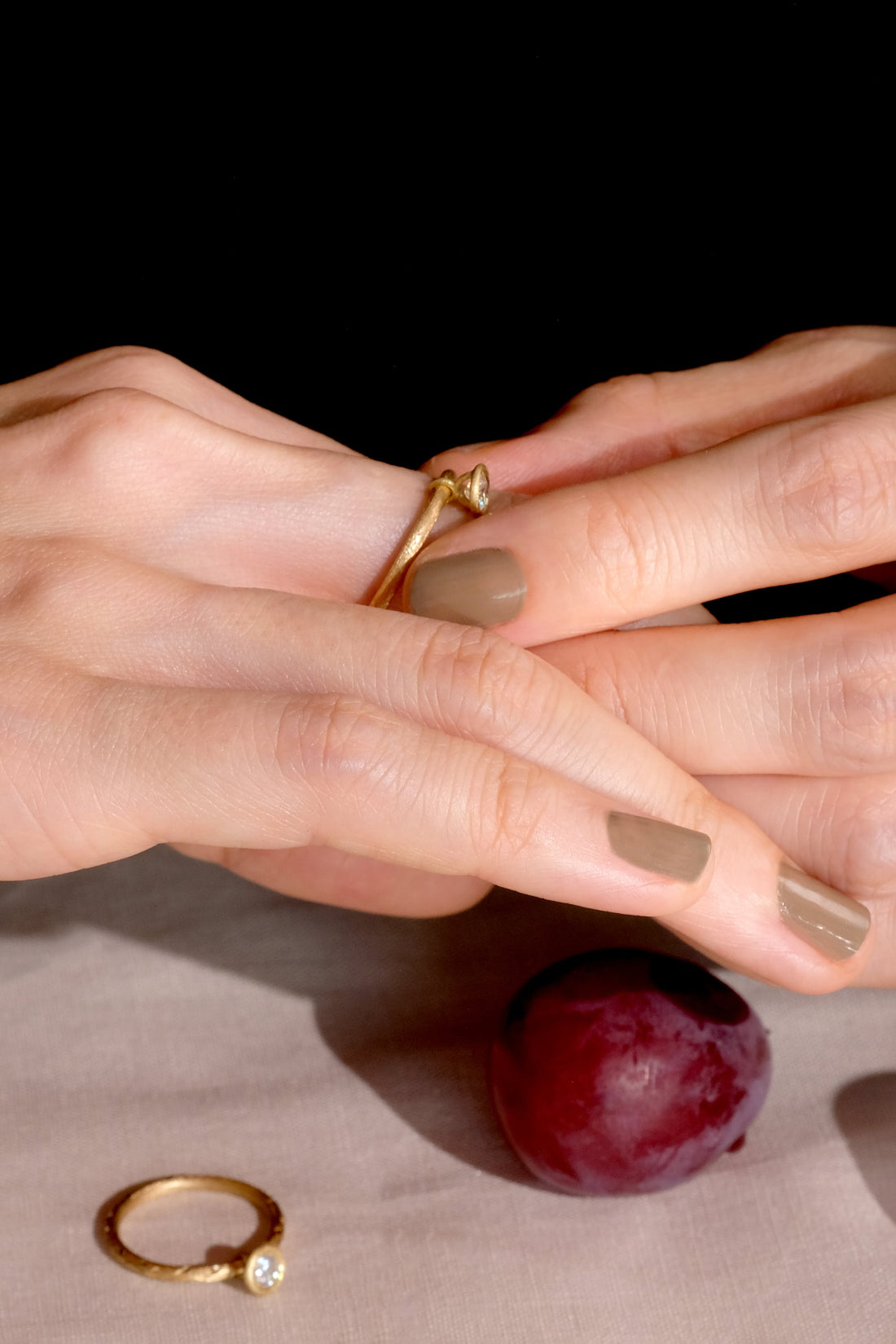 "çiçek" Garnet petal ring