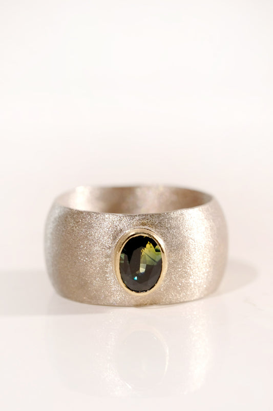 Sign Bicolor Sapphire Ring