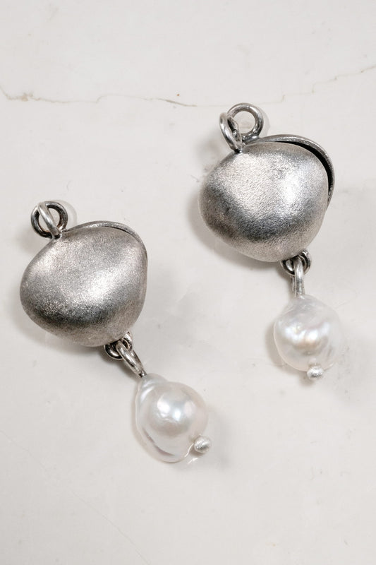 Silver Shell Pearl Earrings (Sand)