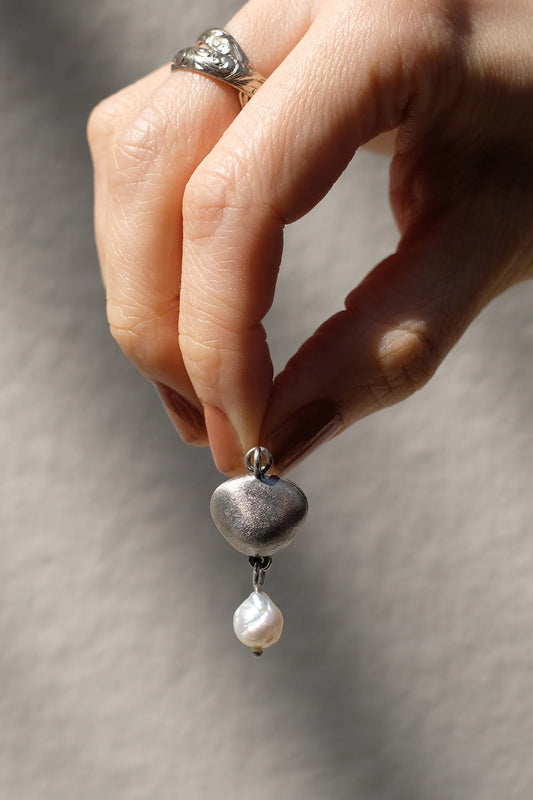 Silver Shell Pearl Earrings (Sand)