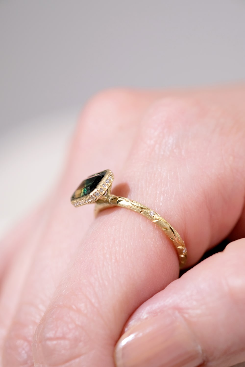 Bicolor Sapphire & Diamond Ring