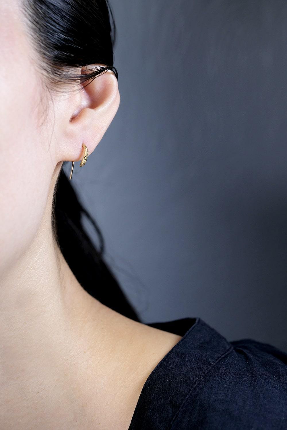 "nar" Botanical engraved earrings-muska jewelry
